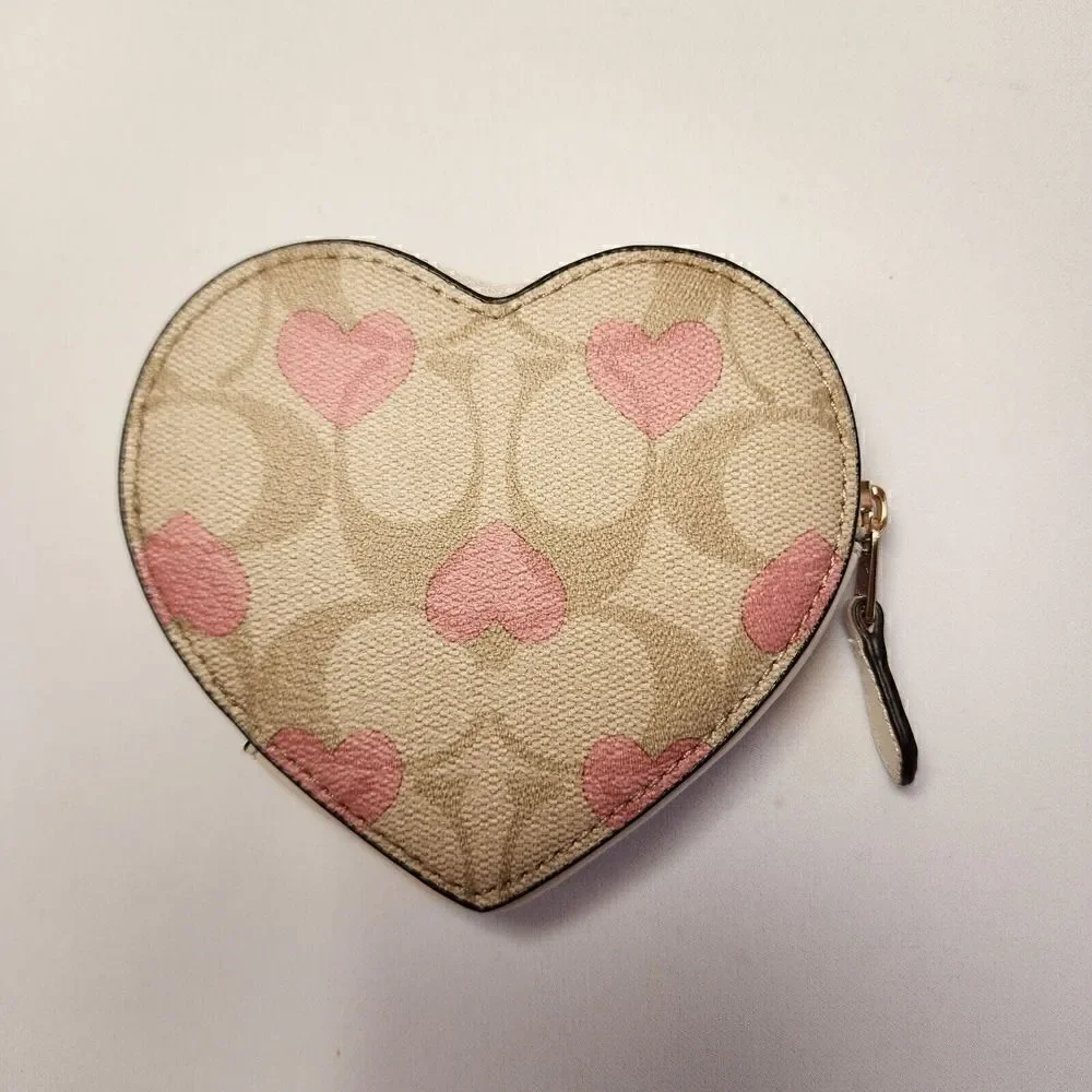 NWT Coach CP480 Heart Coin Case In Signature Canvas With Heart Print